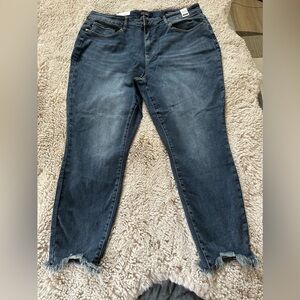 New Judy Blue skinny fit mid rise jean Size 22W Rise 12” Inseam 27”